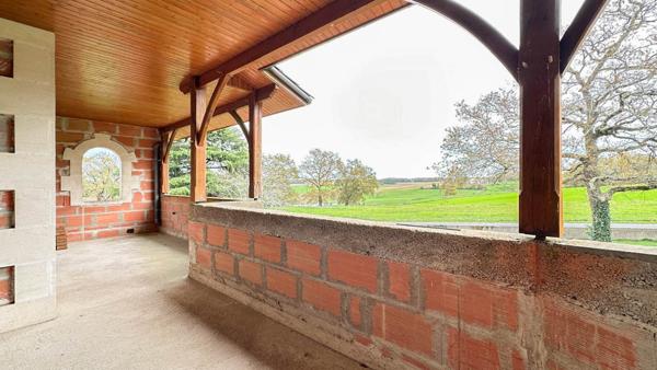 Montendre (17130) Maison de caractère à terminer – Vallet, commune de Montendre (17130)