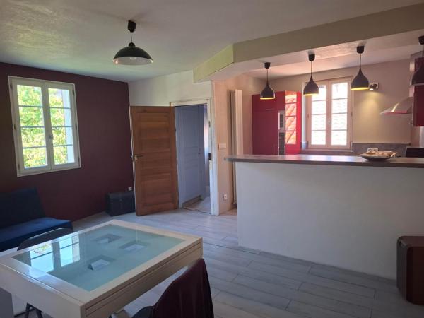 Remarquable immeuble de charme en pierres et colombages au coeur du centre historique , pour investisseurs