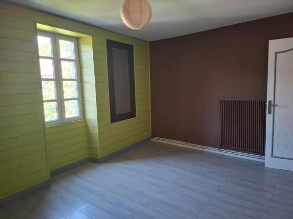 Remarquable immeuble de charme en pierres et colombages au coeur du centre historique , pour investisseurs