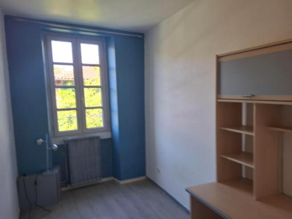 Remarquable immeuble de charme en pierres et colombages au coeur du centre historique , pour investisseurs