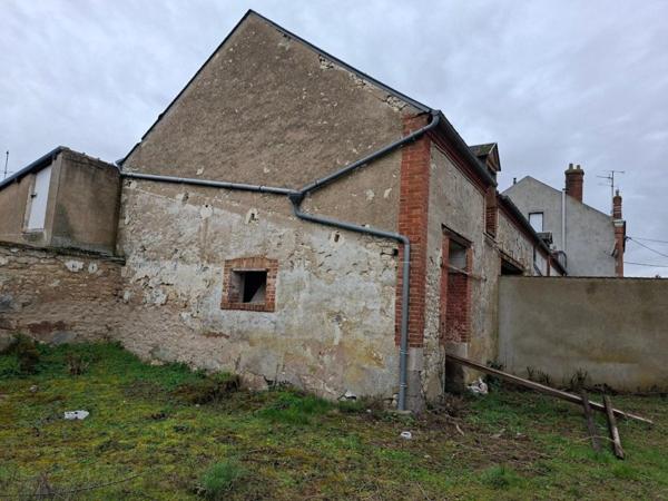 Terrain à bâtir au centre ville de Toury