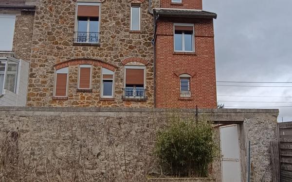Maison à vendre    6 pièces • 177,40 m2 Charly-sur-Marne