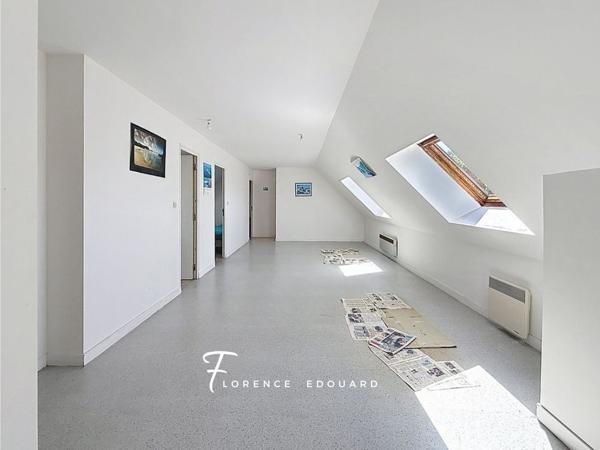 Maison
         8 pièces
        - 130 m² 360 000 € *