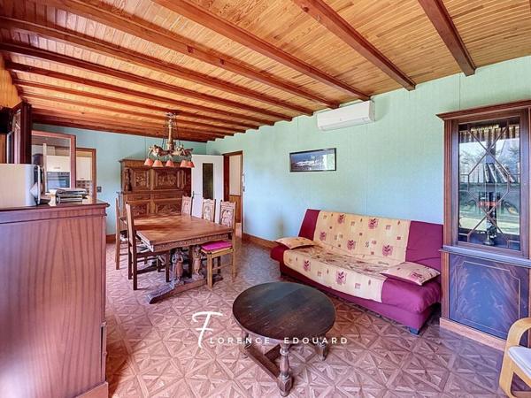 Maison
         8 pièces
        - 130 m² 360 000 € *