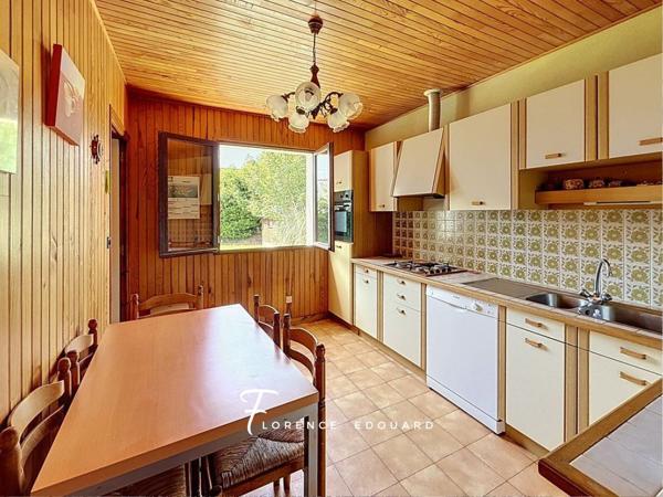 Maison
         8 pièces
        - 130 m² 360 000 € *