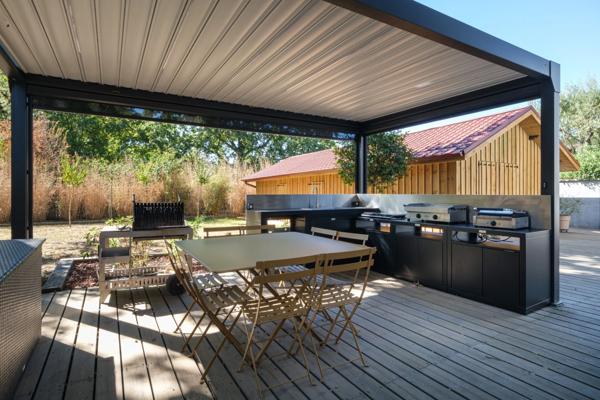 PESSAC(33) proximité BORDEAUX, Maison aux prestations de qualité, 6 chambres, dépendance de 50m2