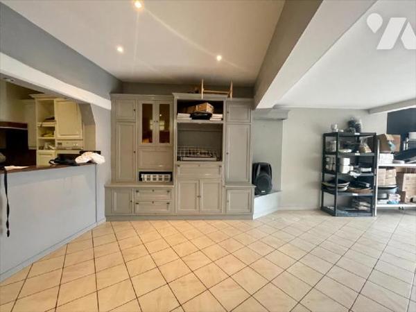 VENTE DES MURS - ACTUELLEMENT LOUE PAR BAIL COMMERCIAL Dans le centre-ville, immeuble à usage m...