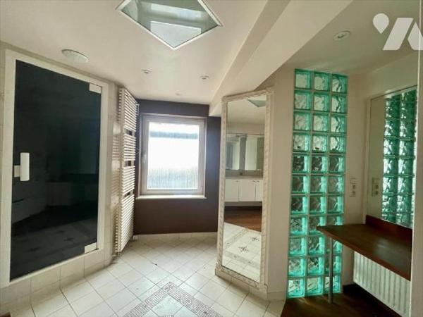 VENTE DES MURS - ACTUELLEMENT LOUE PAR BAIL COMMERCIAL Dans le centre-ville, immeuble à usage m...