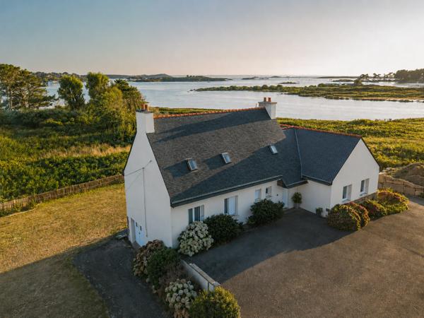 Maison sur une île avec vue mer