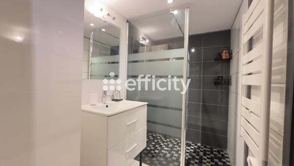 Maison
         6 pièces
        - 248 m² 298 000 € *