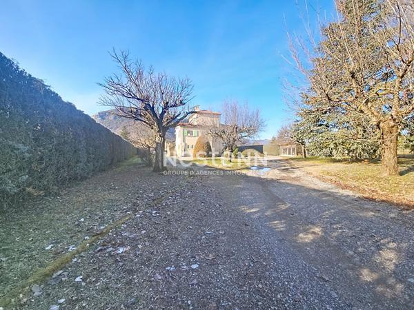 Maison d'architecte à vendre à Laragne Monteglin - 11 pièces, 5 chambres, potentiel exceptionnel