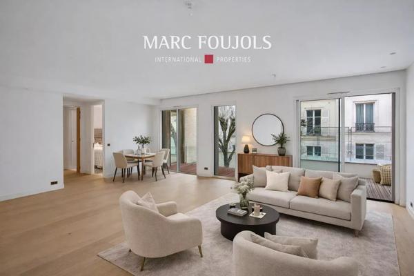 Paris VIII Faubourg Saint Honoré : appartement d’angle de 115 m² avec sa terrasse jardin de 19 m²