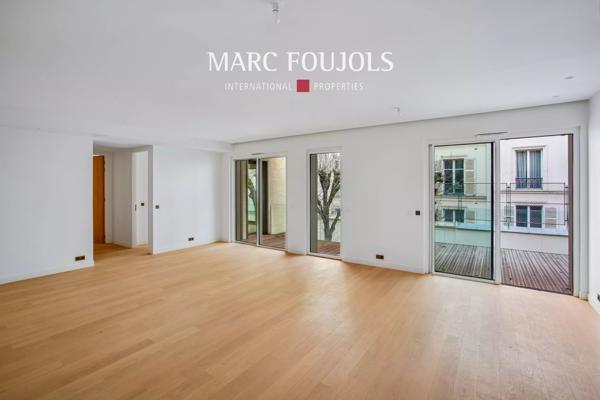 Paris VIII Faubourg Saint Honoré : appartement d’angle de 115 m² avec sa terrasse jardin de 19 m²