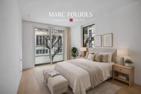 Paris VIII Faubourg Saint Honoré : appartement d’angle de 115 m² avec sa terrasse jardin de 19 m²