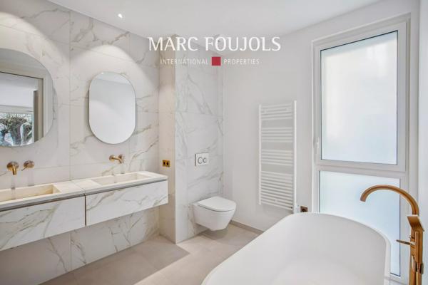 Paris VIII Faubourg Saint Honoré : appartement d’angle de 115 m² avec sa terrasse jardin de 19 m²