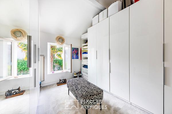 Vieilles pierres, volumes et piscine au coeur de Vernouillet