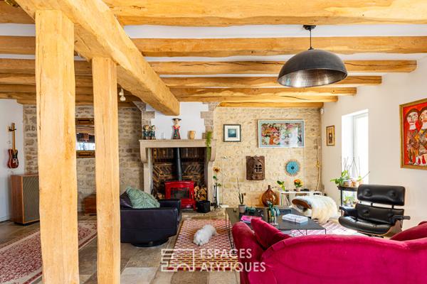 Vieilles pierres, volumes et piscine au coeur de Vernouillet