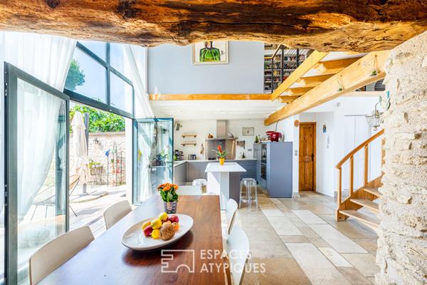 Vieilles pierres, volumes et piscine au coeur de Vernouillet