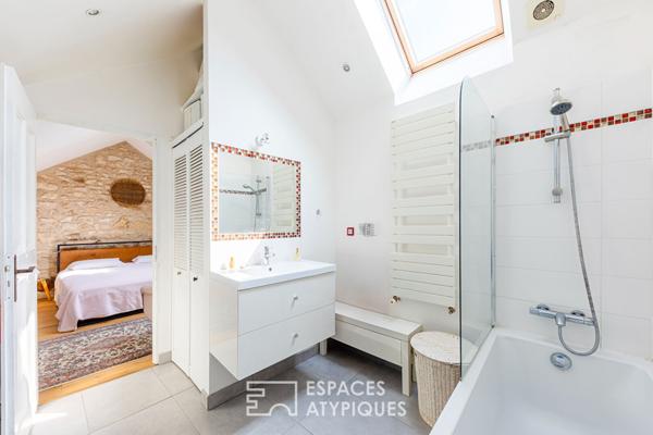 Vieilles pierres, volumes et piscine au coeur de Vernouillet