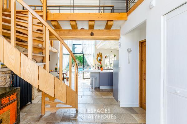 Vieilles pierres, volumes et piscine au coeur de Vernouillet