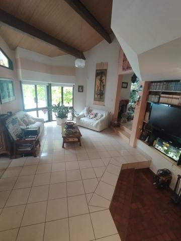 Maison
                                                                                                                                                                                                                                                                                                                        7 pièce(s)                                                                                                                                                                                                          4 chambre(s)                                                                                                                                                                                                          157  m²