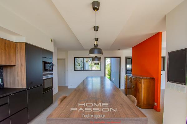 Maison
                                                                                                                                                                                                                                                                                                                        8 pièce(s)                                                                                                                                                                                                          5 chambre(s)                                                                                                                                                                                                          200  m²