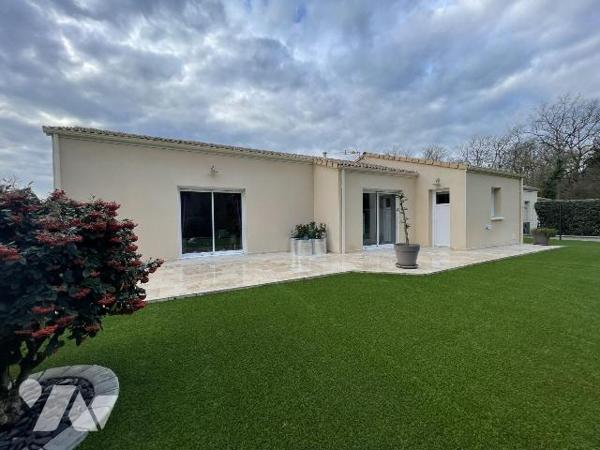 Chambroutet, proche Bressuire, pavillon de plain-pied de 101m², sur une parcelle d'environ 781 ...