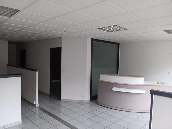 St Cyrice - LOCAL COMMERCIAL - en RDC  - 70 m² environ