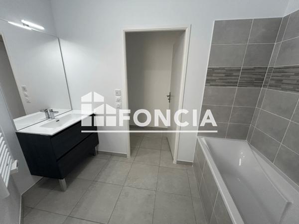 Location Appartement 3 pièces 67.23 m² - Sollies Pont 83210
