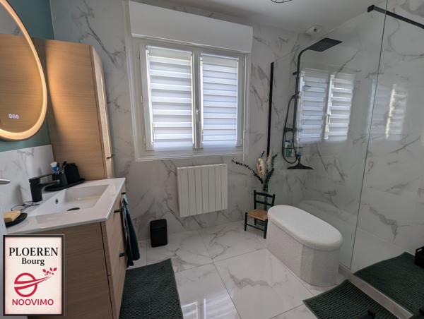 Maison rénovée 4 chambres – Jardin clos, plain-pied, cœur de Ploeren, proche Vannes et Golfe du Morbihan