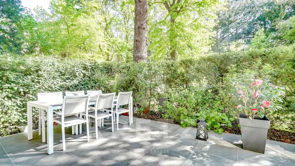 Appartement rénové avec terrasse de plain-pied