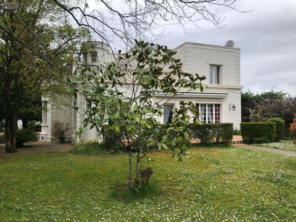 Maison de maître à vendre à Issoudun dans l'Indre (36100), ref : 11813/1518