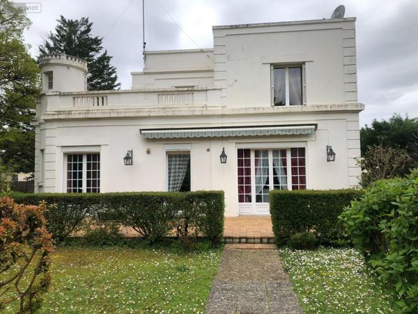 Maison de maître à vendre à Issoudun dans l'Indre (36100), ref : 11813/1518