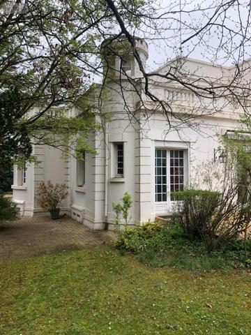 Maison de maître à vendre à Issoudun dans l'Indre (36100), ref : 11813/1518