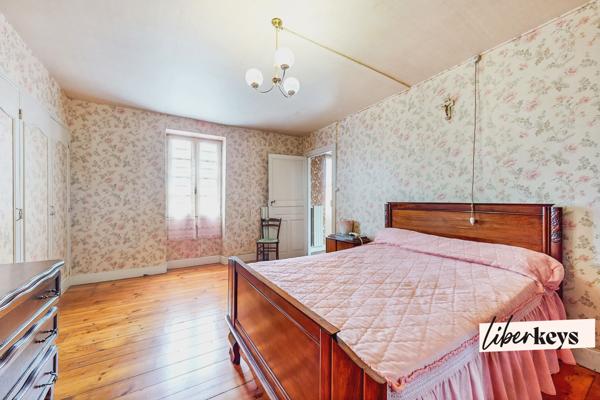 Grande maison de caractère (T6) avec jardin – Fort potentiel – Garage non attenant