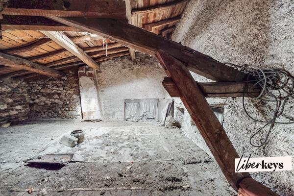 Grande maison de caractère (T6) avec jardin – Fort potentiel – Garage non attenant