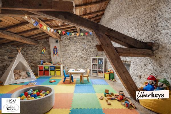 Grande maison de caractère (T6) avec jardin – Fort potentiel – Garage non attenant