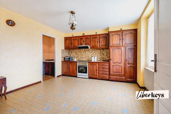 Grande maison de caractère (T6) avec jardin – Fort potentiel – Garage non attenant