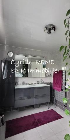 Maison Individuelle 155 m2 au sol – Lumineuse - Décoration Soignée - Jardin Arboré & Sécurisé - Proche Gare
Ne cherchez plus ! Imaginez votre nouvelle vie de famille dans cette magnifique maison individuelle sans aucun vis-à-vis, où l'espace et le confort ont été pensés pour le bonheur des petits et des grands. Implantée sur terrain de 580 m2 et posée sur un sous-sol total entièrement aménagé et chauffé, elle n'attend plus que vos valises. Ecoles, collège et lycée accessibles à pied.

Les points forts pour votre vie de famille :
•	Le paradis des enfants (et des parents) : Un délicieux jardin arboré pour les parties de cache-cache, complété par une grande véranda moderne et climatisée de 19 m² pour jouer ou se détendre en toutes saisons. Un abri de jardin et un espace barbecue complètent ce jardin idyllique.
•	La gare SNCF est accessible à pied. Idéal pour concilier facilement vie professionnelle et vie de famille !
•	Confort & Sécurité au top : Volets roulants motorisés, double vitrage de qualité, chaudière à condensation récente (économies d'énergie !) et un portail motorisé avec places de parking sécurisées dans la propriété.

Une configuration parfaite :
Au rez-de-jardin (L'espace convivialité & ados/invités) :
•	Une superbe véranda de 19 m² ouvrant sur une belle terrasse pour les barbecues du dimanche.
•	Une chambre de 11 m², une cuisine d’été pratique pour les déjeuners dehors, un WC et un grand garage pour la voiture, les vélos et la poussette.
Au 1er étage (Le cœur de la maison) :
•	Un salon-séjour lumineux de 29 m² à la décoration soignée et tendance, parfait pour vos soirées en famille.
•	Une cuisine équipée et aménagée pour concocter de bons petits plats.
•	Une grande chambre avec placard, un WC séparé et une superbe salle d’eau avec douche à l'italienne.
Au 2e étage (Le cocon des enfants) :
•	2 chambres confortables dotées de nombreux rangements pour les jouets et les vêtements.

Le coup de cœur est garanti ! Une visite s’impose pour découvrir votre futur chez-vous. Je suis disponible 7j/7, contactez-moi dès maintenant pour organiser une visite.