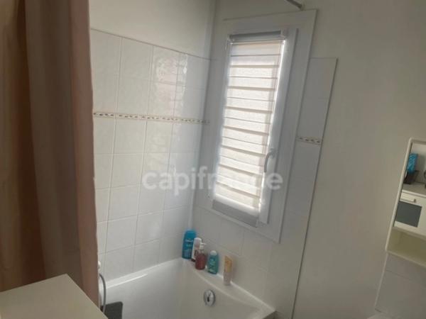 MARSEILLE 8e, Appartement T2 MEUBLE 53m² + BOX 16m2 + TERRASSE SUD 8m2 + CAVE / 294 975 EUROS