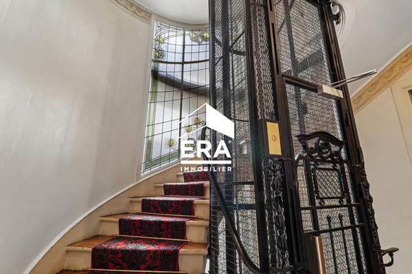Appartement familial de 109 m² avec balcon et 3 chambres, immeuble en pierre de taille, Paris XVIIe