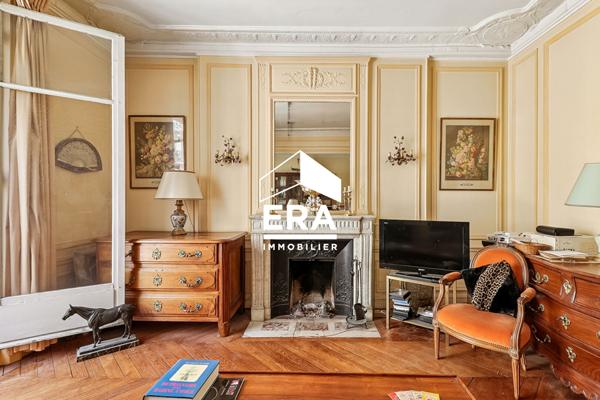 Appartement familial de 109 m² avec balcon et 3 chambres, immeuble en pierre de taille, Paris XVIIe