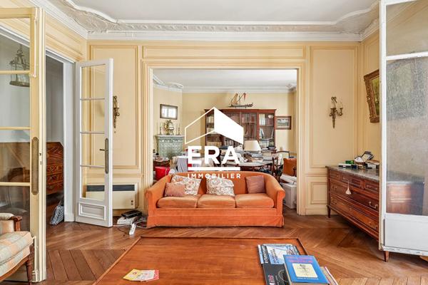 Appartement familial de 109 m² avec balcon et 3 chambres, immeuble en pierre de taille, Paris XVIIe