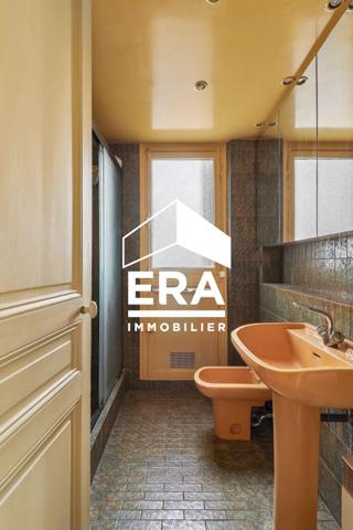 Appartement familial de 109 m² avec balcon et 3 chambres, immeuble en pierre de taille, Paris XVIIe