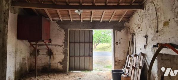 Grange en pierre de 110 m² à réhabiliter en habitation sur un terrain de 614 m²