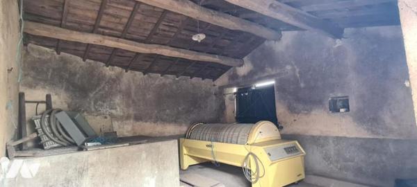 Grange en pierre de 110 m² à réhabiliter en habitation sur un terrain de 614 m²