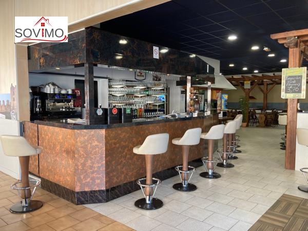 BELLE OPPORTUNITÉ COMMERCIALE : IMMEUBLE COMMERCIAL ET LOCATIF CAFETÉRIA/BAR/BILLARD, FONDS DE COMMERCE INCLUS