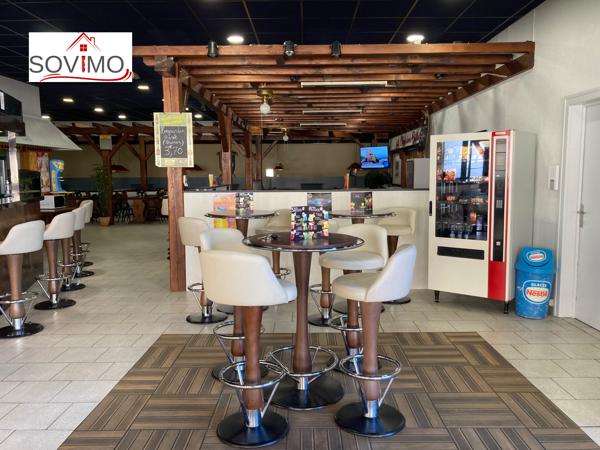 BELLE OPPORTUNITÉ COMMERCIALE : IMMEUBLE COMMERCIAL ET LOCATIF CAFETÉRIA/BAR/BILLARD, FONDS DE COMMERCE INCLUS
