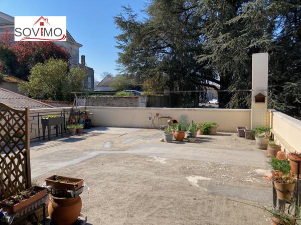 BELLE OPPORTUNITÉ COMMERCIALE : IMMEUBLE COMMERCIAL ET LOCATIF CAFETÉRIA/BAR/BILLARD, FONDS DE COMMERCE INCLUS