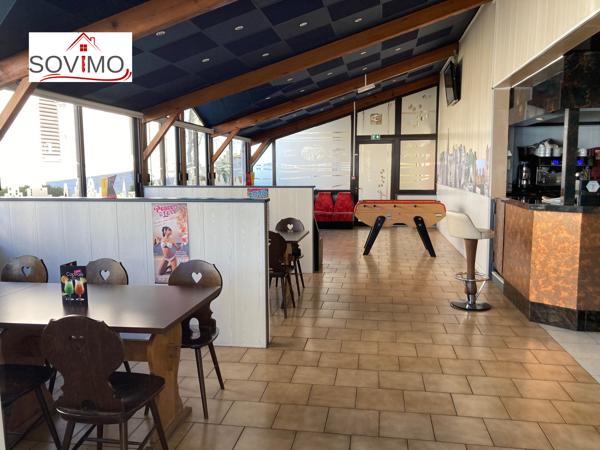 BELLE OPPORTUNITÉ COMMERCIALE : IMMEUBLE COMMERCIAL ET LOCATIF CAFETÉRIA/BAR/BILLARD, FONDS DE COMMERCE INCLUS